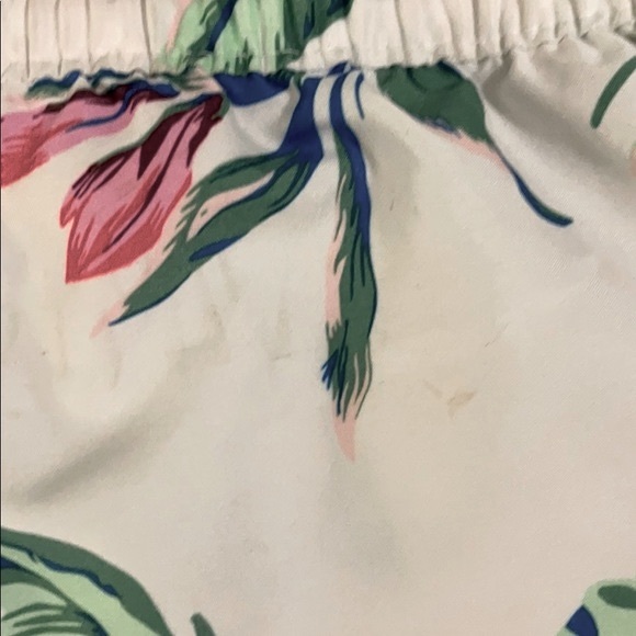 Old Navy Tropical Print Shorts < - Picture 5 of 5
